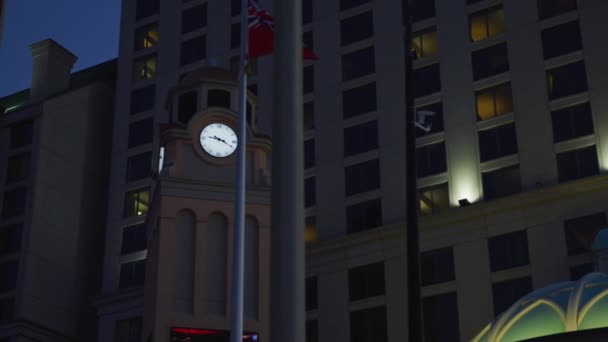 Torre Del Reloj Lado Del Hotel Hilton Niagara Falls — Vídeo de stock