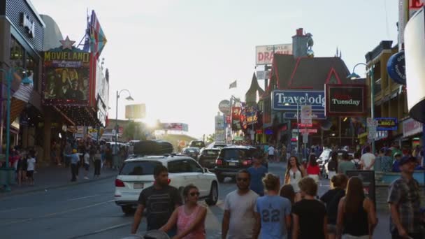Wandern Und Autofahren Auf Clifton Hill Niagarafälle — Stockvideo