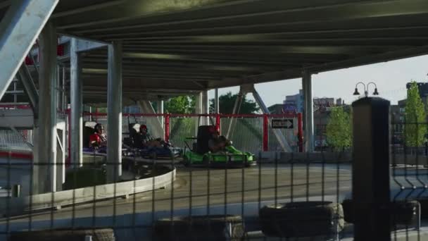 Divirtiéndose Niagara Speedway Karts Cataratas Del Niágara — Vídeos de Stock