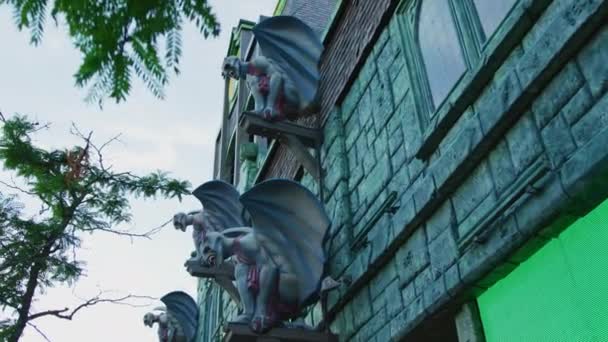 Sculptures Devant Maison Frankenstein Niagara Falls — Video