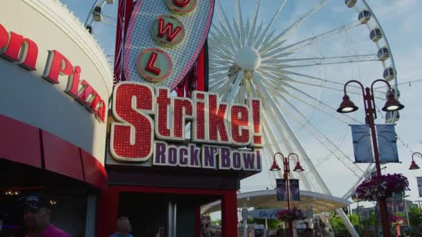 Strike Rock Bowl Clifton Hill Niagara Falls — Vídeo de stock