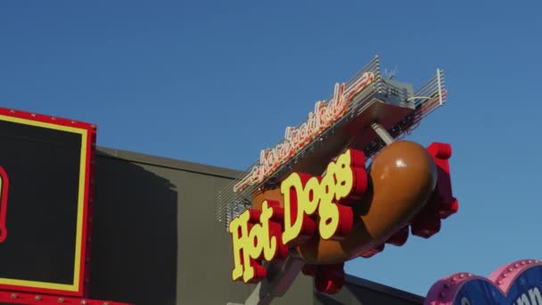 Restaurant Sign Clifton Hill Niagara Falls — Stock videók