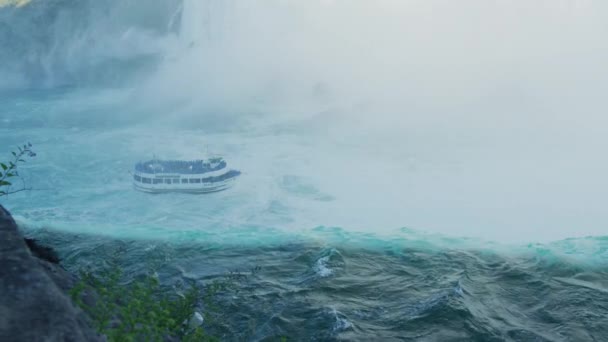 Tour Barco Maid Mist Las Cataratas Del Niágara — Vídeos de Stock