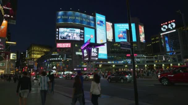 Yonge Dundas Square Por Noche — Vídeos de Stock