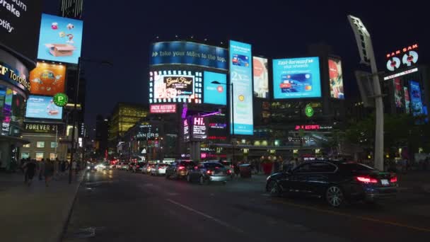 Toronto Daki Yonge Dundas Meydanı Nın Gece Manzarası — Stok video