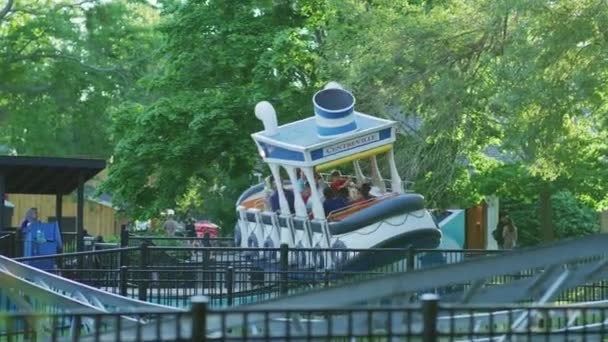 Туристи Розважаються Парку Розваг Кантревіллі Торонто — стокове відео