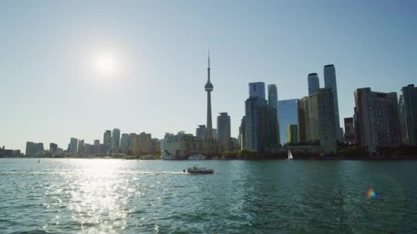Toronto Kıyı Şeridine Doğru Giden Tekne — Stok video