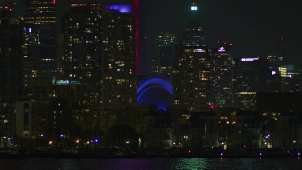 Gebouwen Toronto Vanaf Lake Ontario Nachts — Stockvideo