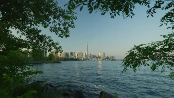 Skyline Toronto Visto Attraverso Lago Ontario — Video Stock
