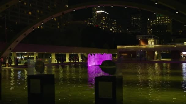 Nathan Phillips Meydanı Ndaki Çeşme Toronto Gece — Stok video