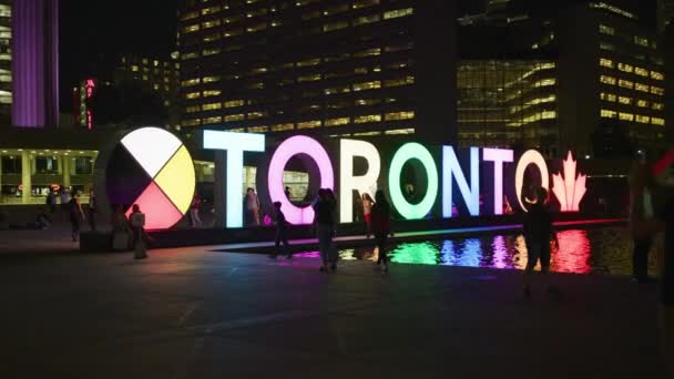 Vista Nocturna Del Cartel Toronto — Vídeo de stock