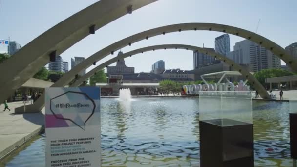 Fontana Mostre Nathan Phillips Square — Video Stock