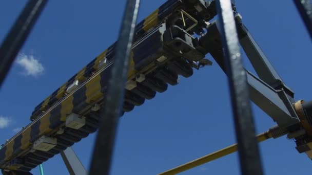 Gondolas Sänker Sig Mot Källa Vid Kanadas Underland — Stockvideo