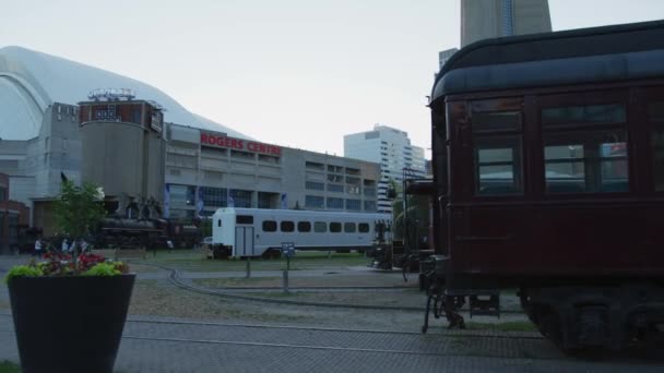 トロントの鉄道博物館から見たロジャースセンター — ストック動画