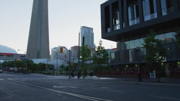Metro Toronto Convention Centre Vom Bremner Boulevard Aus Gesehen — Stockvideo