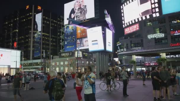 Personnes Yonge Dundas Square Toronto — Video