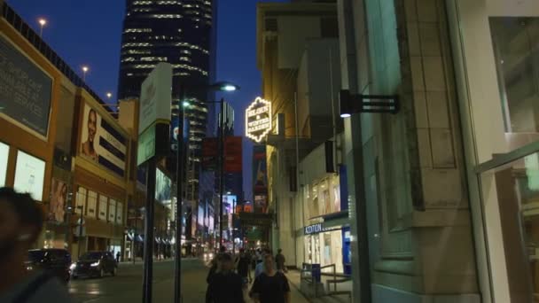 Edifici Lungo Yonge Street Notte — Video Stock