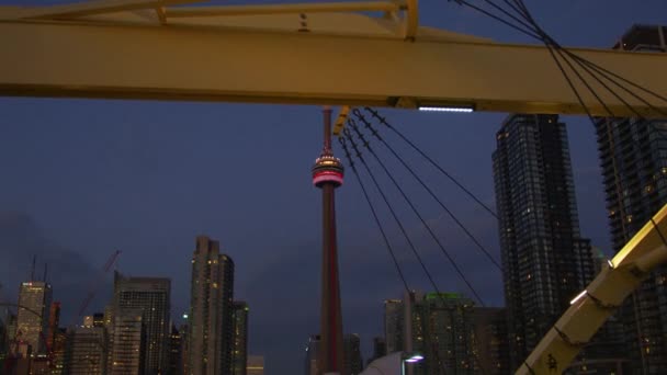 Tower Seen Puente Luz Toronto — стоковое видео