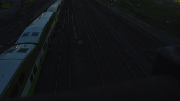 Tåg Sett Utifrån Bathurst Bridge Toronto — Stockvideo