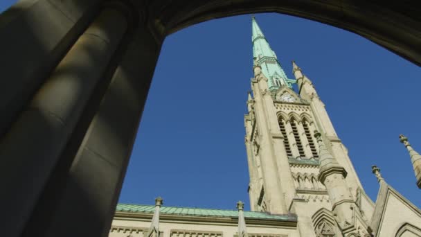 Niski Kąt Widzenia James Cathedral — Wideo stockowe