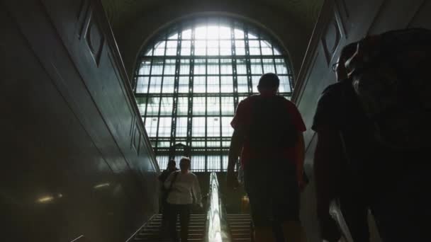 Wandelen Trappen Van Union Station — Stockvideo