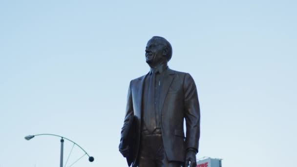 Ted Rogers Statue Toronto — Stock Video