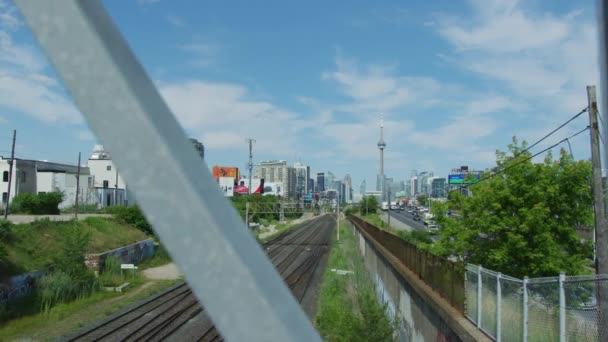 トロントの橋から見た鉄道線路 — ストック動画
