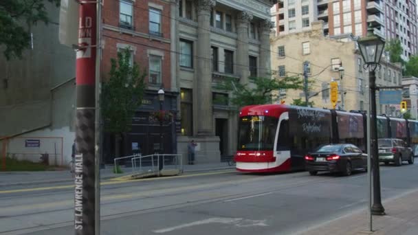 Tram Circulant Sur Rue King Est Toronto — Video