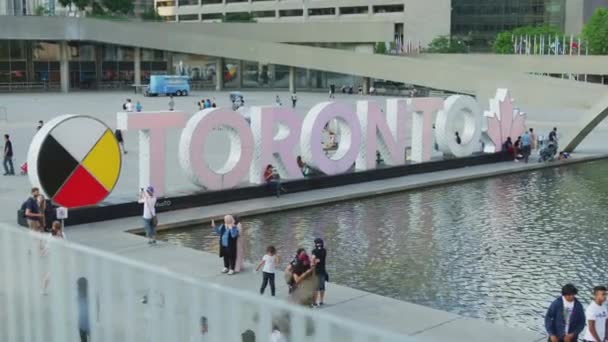 Toronto Sign Nathan Phillips Square — Stok Video