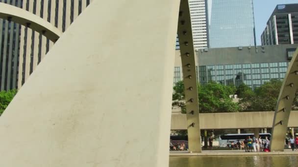 Toronto Nathan Phillips Meydanı Yakınlarındaki Binalar — Stok video