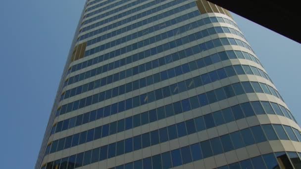 Χαμηλή Γωνία Άποψη Ενός Ουρανοξύστη Στο Τορόντο — Αρχείο Βίντεο