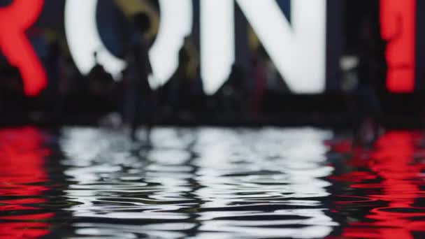 Nathan Phillips Meydanı Ndaki Havuz Gece Vakti — Stok video