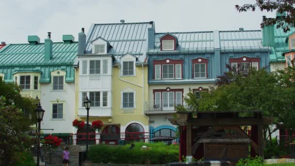 Épületek Sétány Deslauriers Mont Tremblant Resort — Stock videók