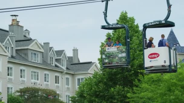 Paseo Góndola Mont Tremblant Resort — Vídeo de stock