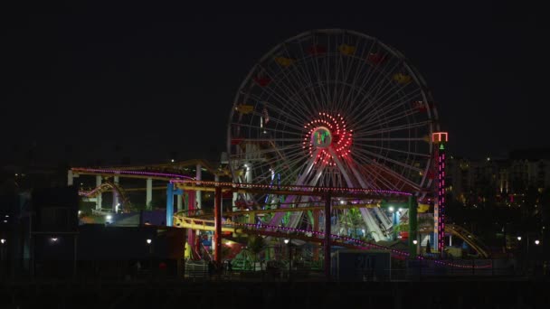 Ferris Wiel Achtbaan Pacific Park Nachts — Stockvideo