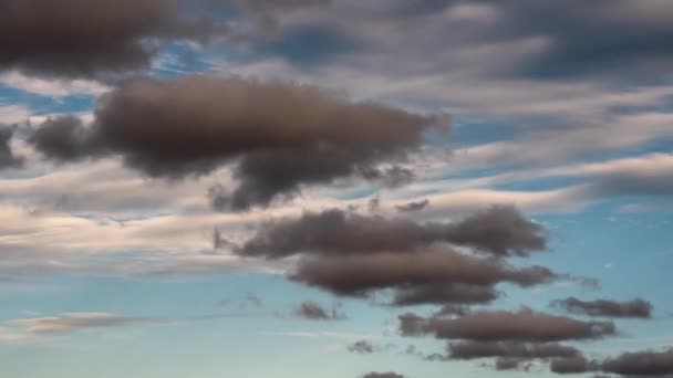 Zeitraffer Von Wolken Die Sich Verschiedene Richtungen Bewegen — Stockvideo