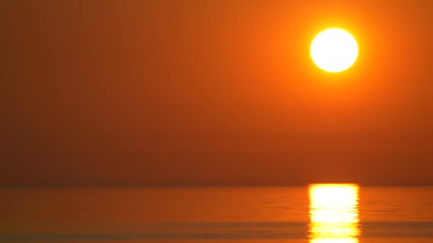 Солнце Светит Над Озером Закате — стоковое видео
