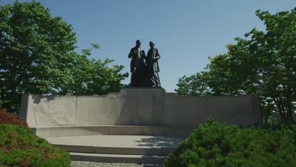 Αγάλματα Του Robert Baldwin Και Του Sir Louis Hippolyte Lafontaine — Αρχείο Βίντεο