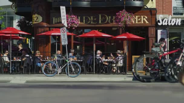 People Eating Aulde Dubliner Pour House Ottawa — Stock Video