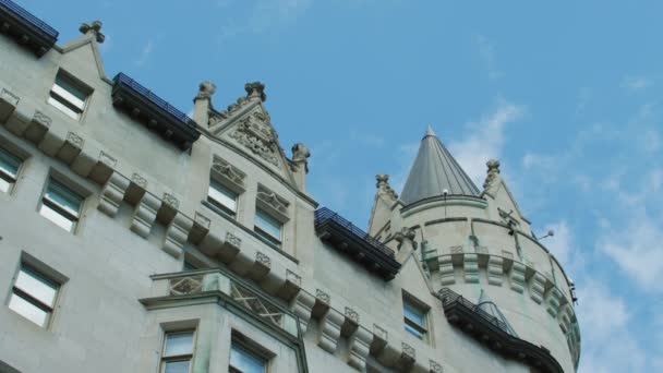 Laag Uitzicht Hotel Chateau Laurier — Stockvideo