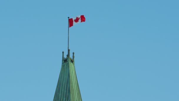 Bandera Canadiense Cima Torre Paz — Vídeos de Stock