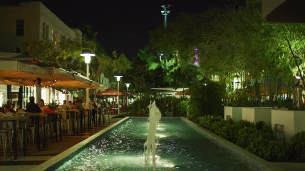 Πηγή Δίπλα Υπαίθριο Εστιατόριο Στο Miami Beach Ηνωμένες Πολιτείες Της — Αρχείο Βίντεο