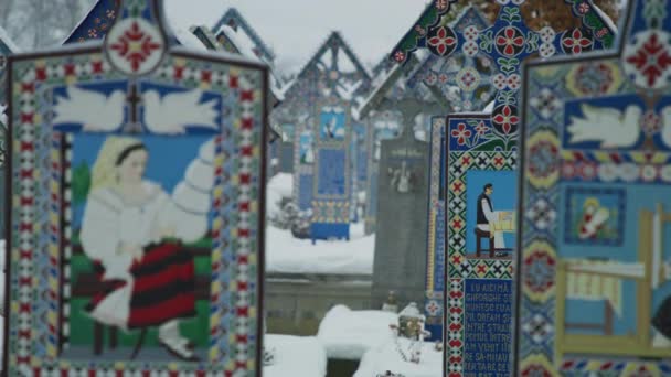 Kleurrijke Grafstenen Merry Cemetery — Stockvideo