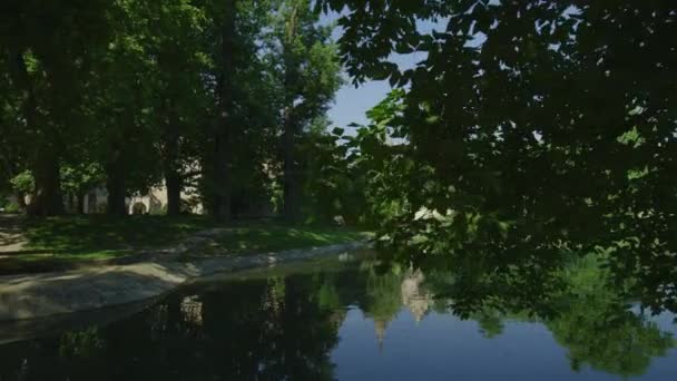 バジダフニャド城近くの池 — ストック動画