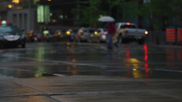 Rack Focus Street Rainy Day — Stockvideo