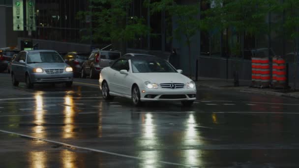 Κάρτα Οδήγηση Μια Βροχερή Μέρα — Αρχείο Βίντεο