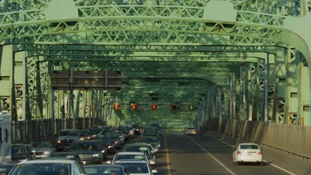 Mengemudi Jembatan Jacques Cartier — Stok Video