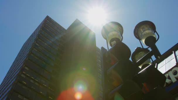 蒙特利尔一幢摩天大楼的低角度视图 — 图库视频影像