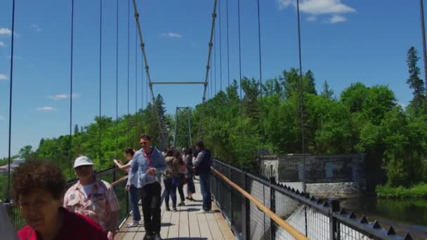 Felfüggesztő Híd Montmorency Falls Felett — Stock videók