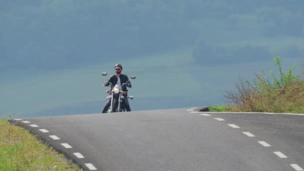 Человек Мотоцикле — стоковое видео